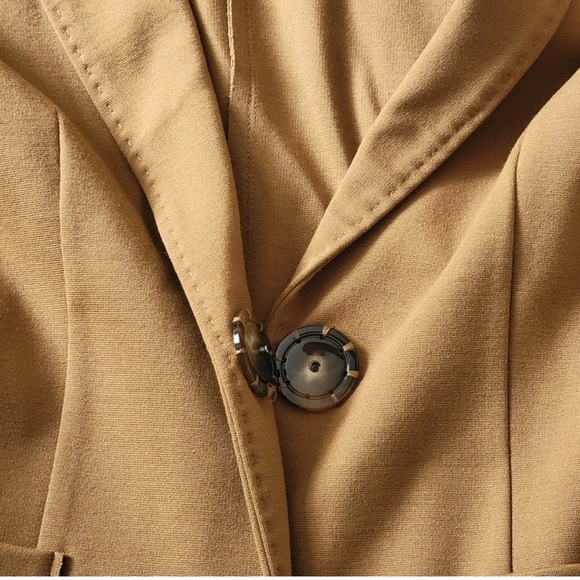 Les Copains Blazer in Cafe Brown with Hidden Single Button & Two Pockets - Picture 5 of 10